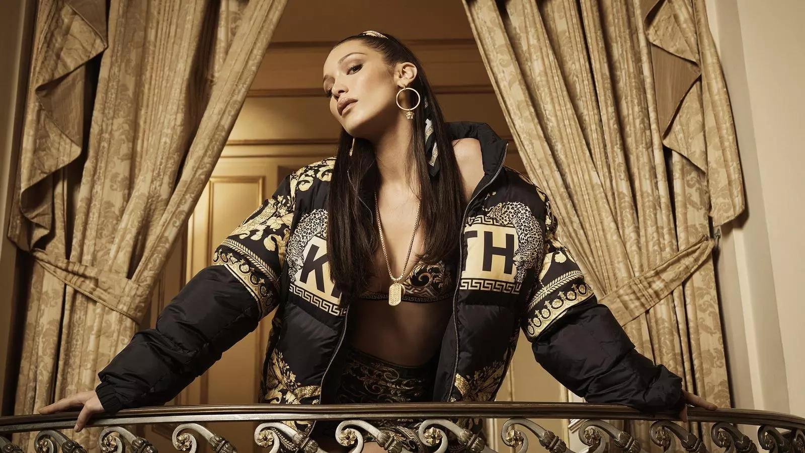 Una de les imatges de la campanya Kith X Versace