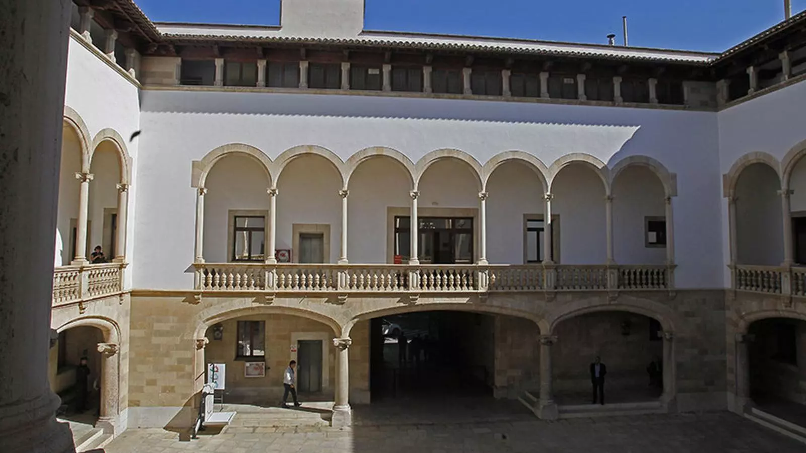 La seu del Tribunal Superior de Justícia de les Balears es troba a la Plaça Mercat de Palma.