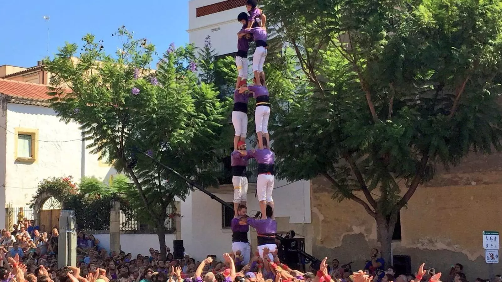 La Colla Castellera de Figueres descarrega el 2d7 a Torredembarra