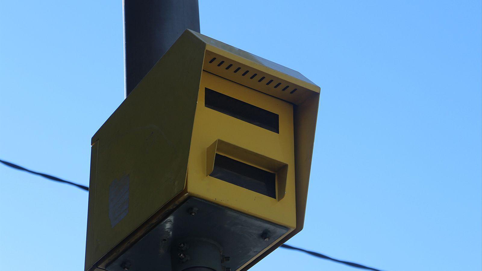 Un radar de velocitat instal·lat a la xarxa viària.