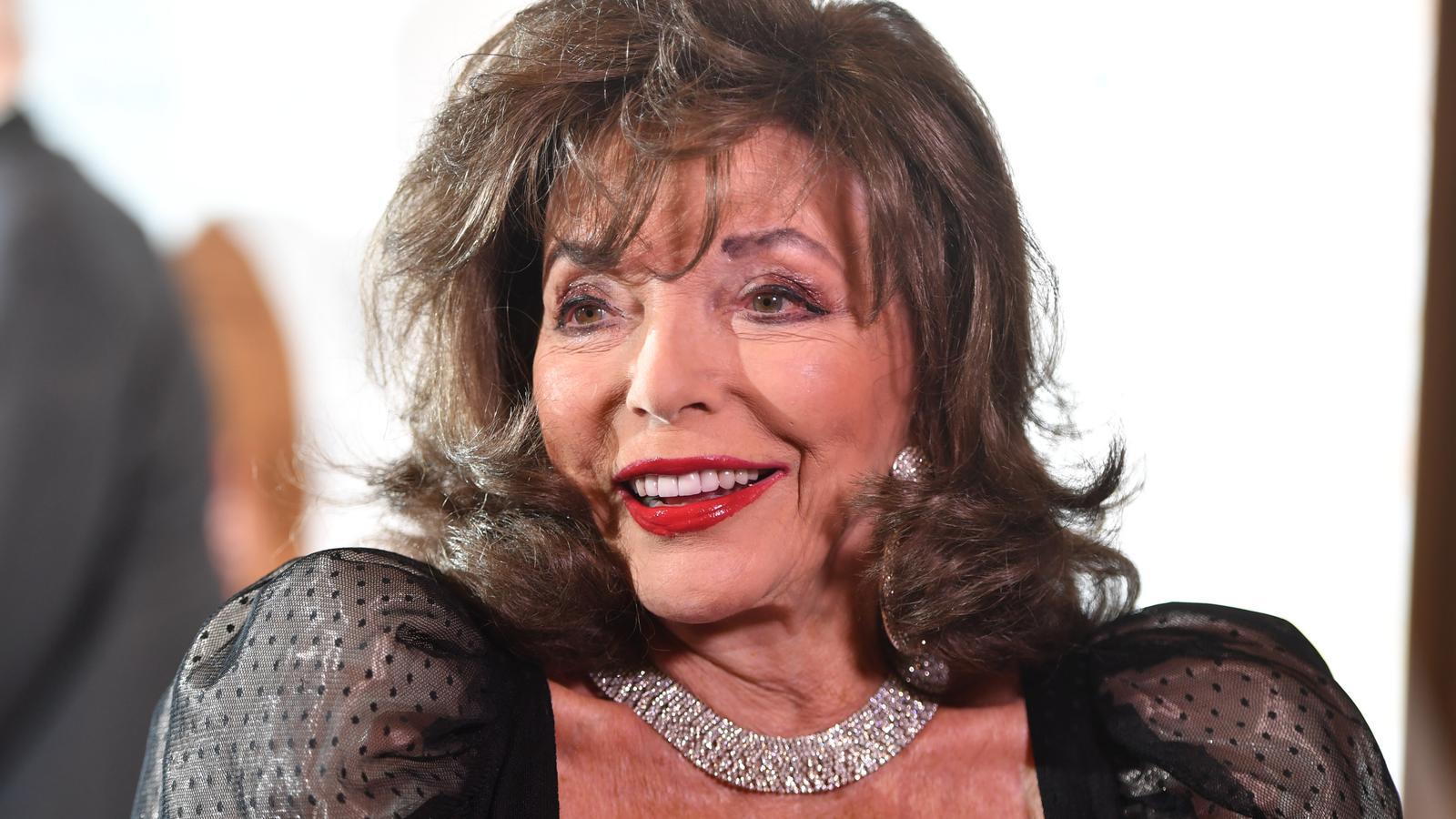 L'actriu Joan Collins en una de les innumerables 'premières' a les quals ha assistit