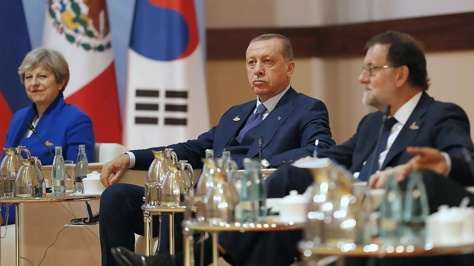 El president turc, Recep Tayyip Erdogan, i Mariano Rajoy van seure junts durant un recés de la cimera del G-20 a Hamburg (Alemanya) el 7 de juliol.