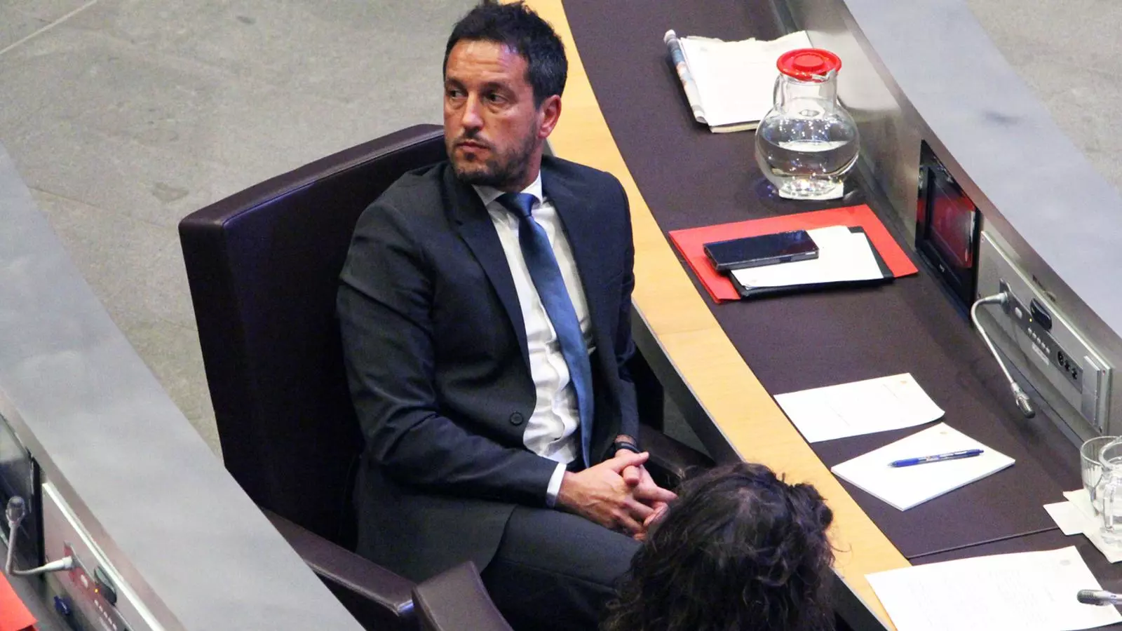 Pere López, al seu escó del Consell General. / M. P.