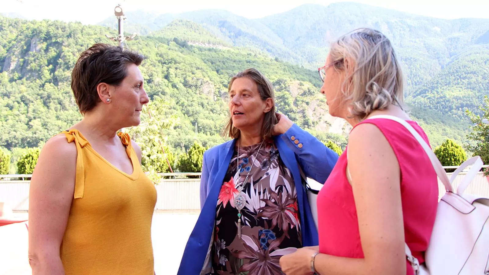 La presidenta del Sitca, Emi Matarrodona, amb les dues noves incoporacions a l'executiva, Teresa Albarado i Laura Fabregat. / M. M.