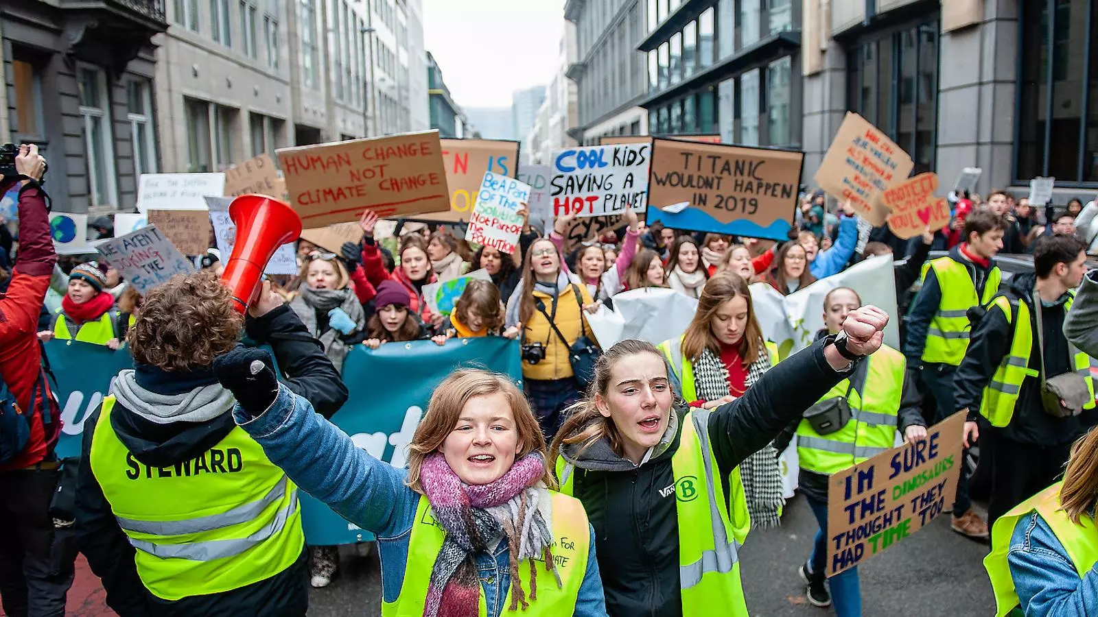 Més de 30.000 estudiants van sortir al carrer dijous passat a Brussel·les (foto) i altres ciutats belgues. Avui hi tornaran.
