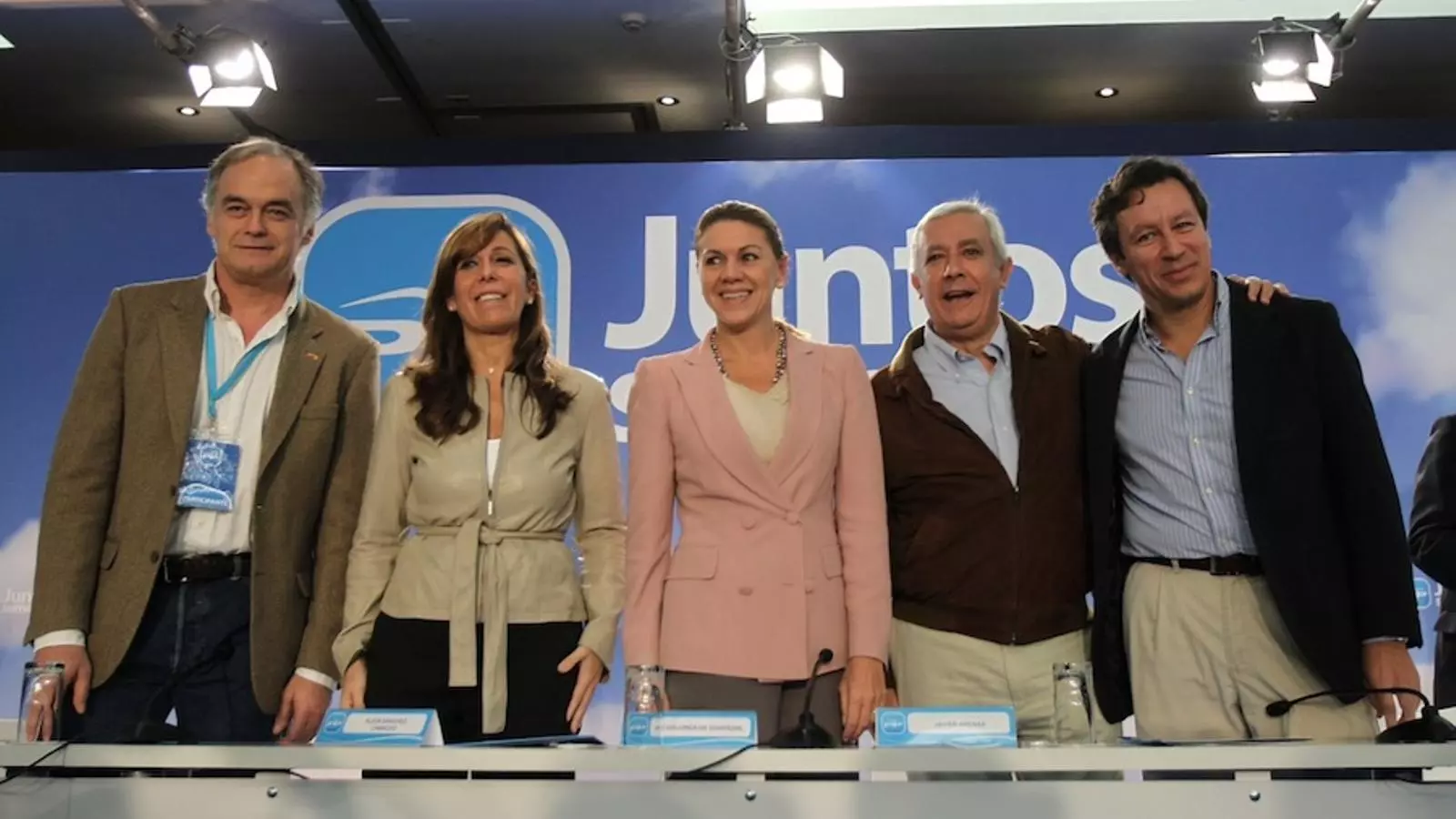 Esteban González Pons, Alícia Sánchez-Camacho, María Dolores de Cospedal, Javier Arenas i Carlos Floriano, en la reunió intermunicipal del PP, a Barcelona / PERE VIRGILI