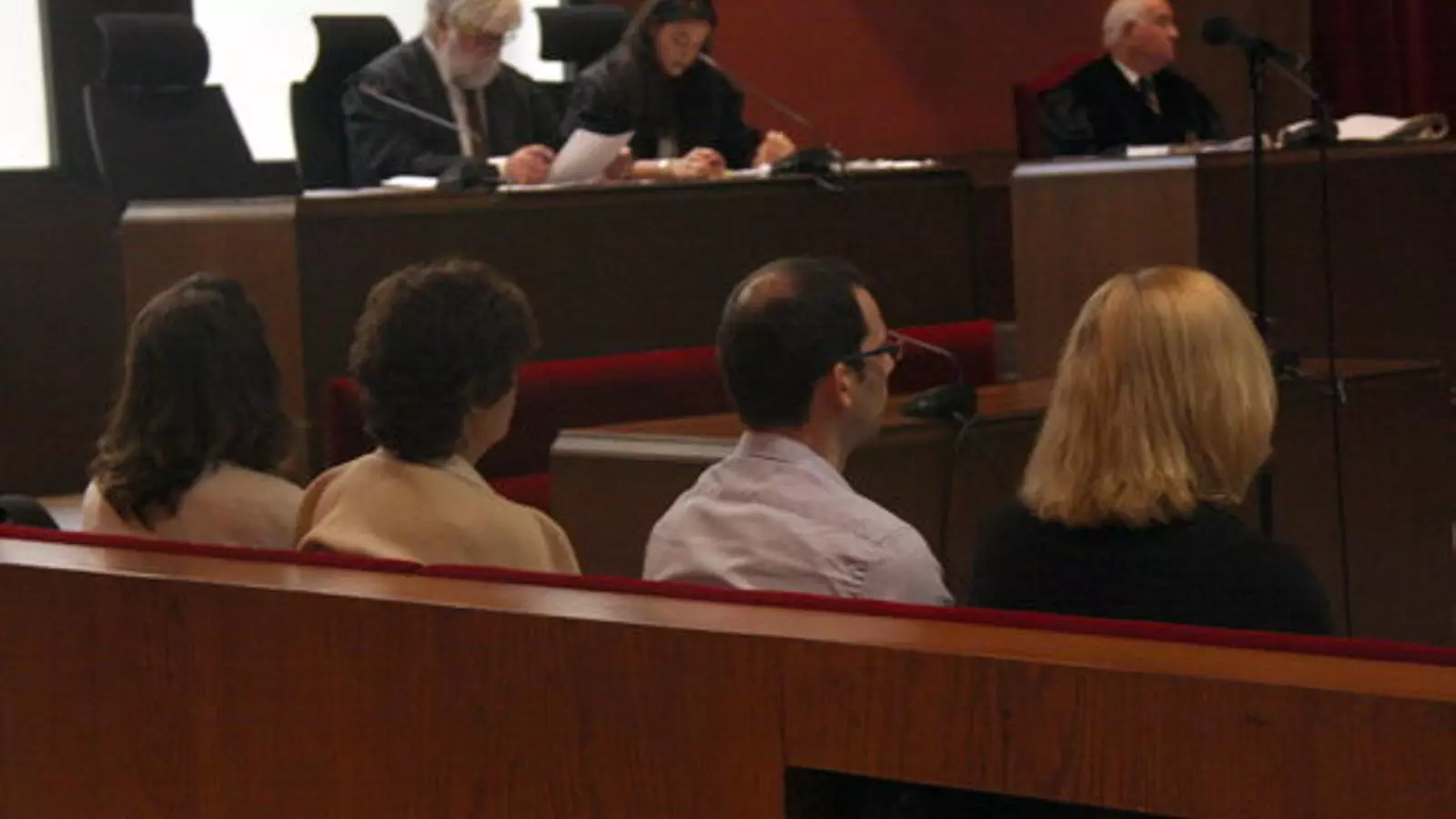 Assumpta Escarp al banc dels acusats, juntament amb els altres tres acusats