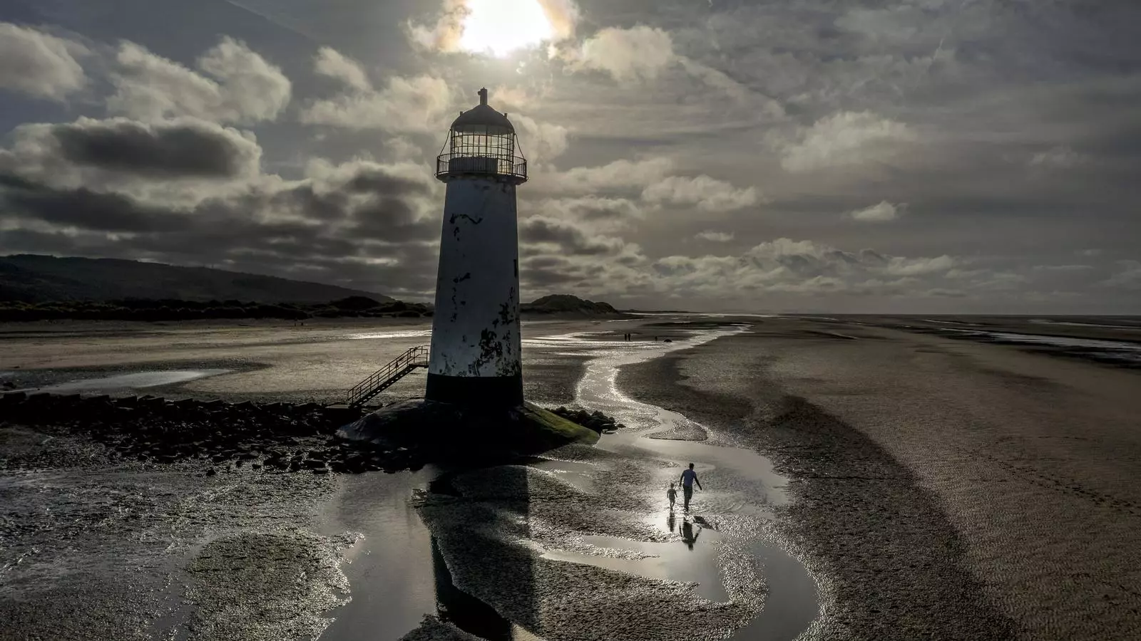 la platja prop del far de Point of Ayr a Talacre, Gal·les