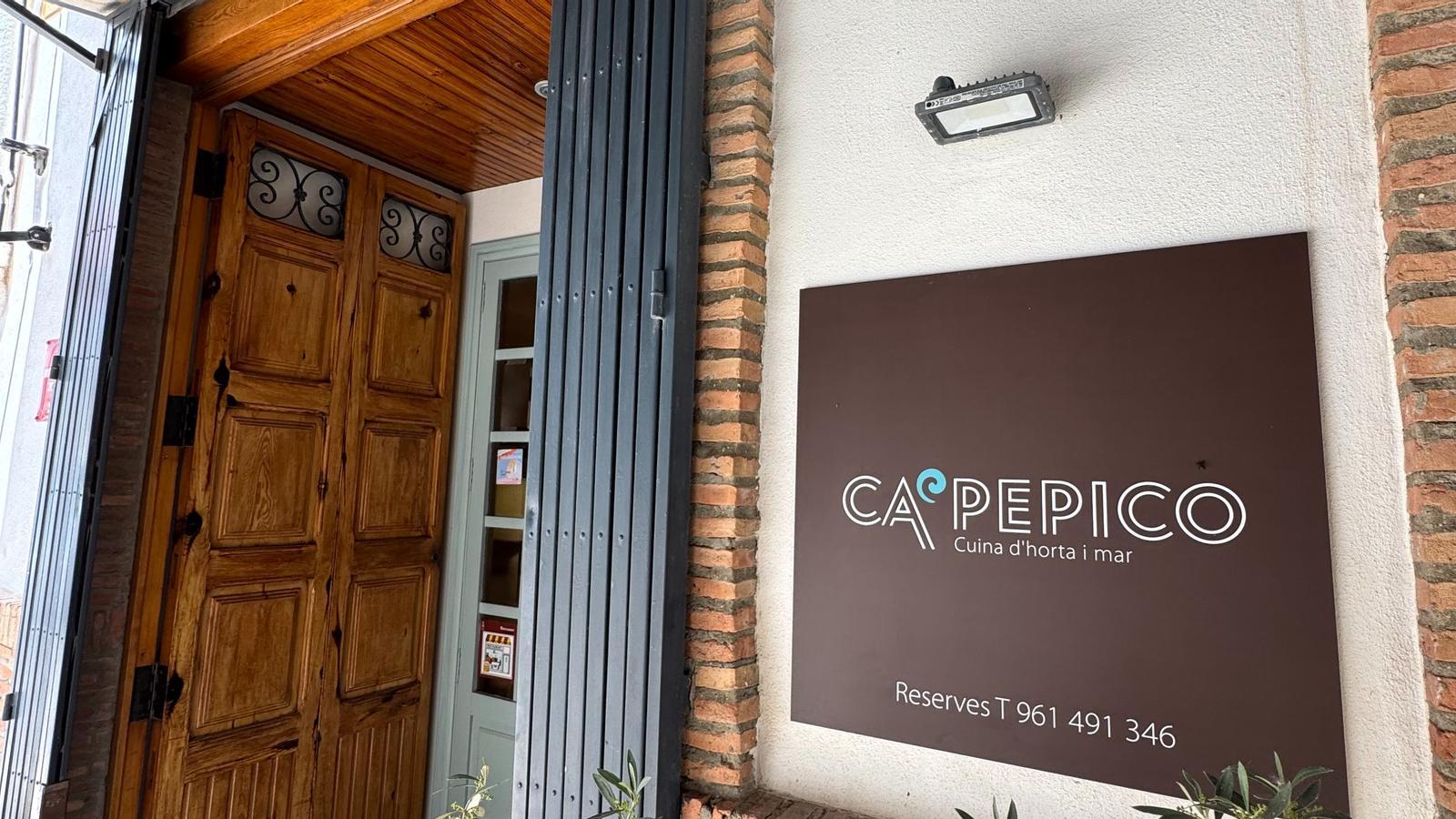 The entrance to the Ca Pepico restaurant.