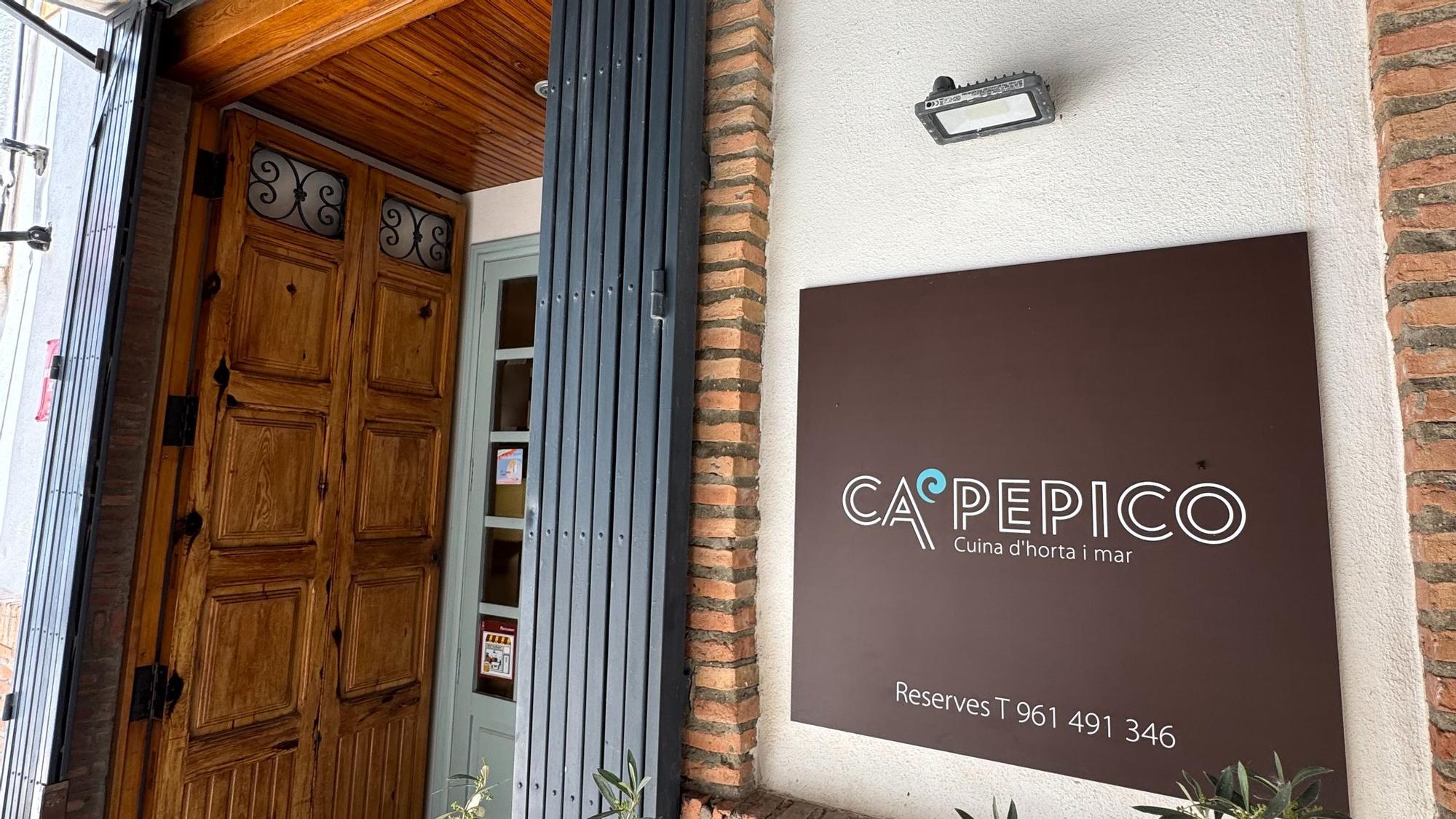 L'entrada del restaurant Ca Pepico.