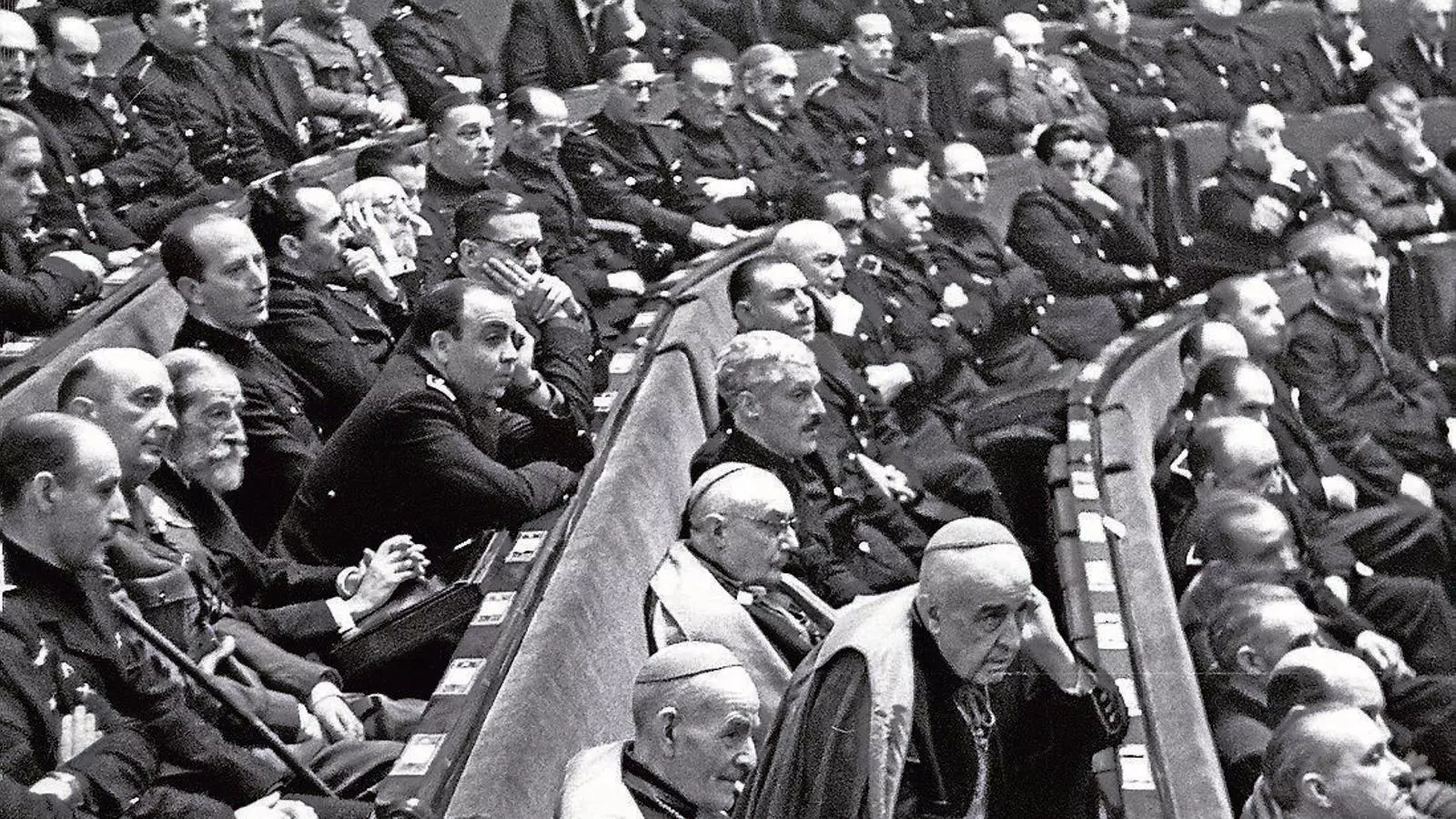 Imatge de la sessió constitutiva de les Corts espanyoles el 1943.