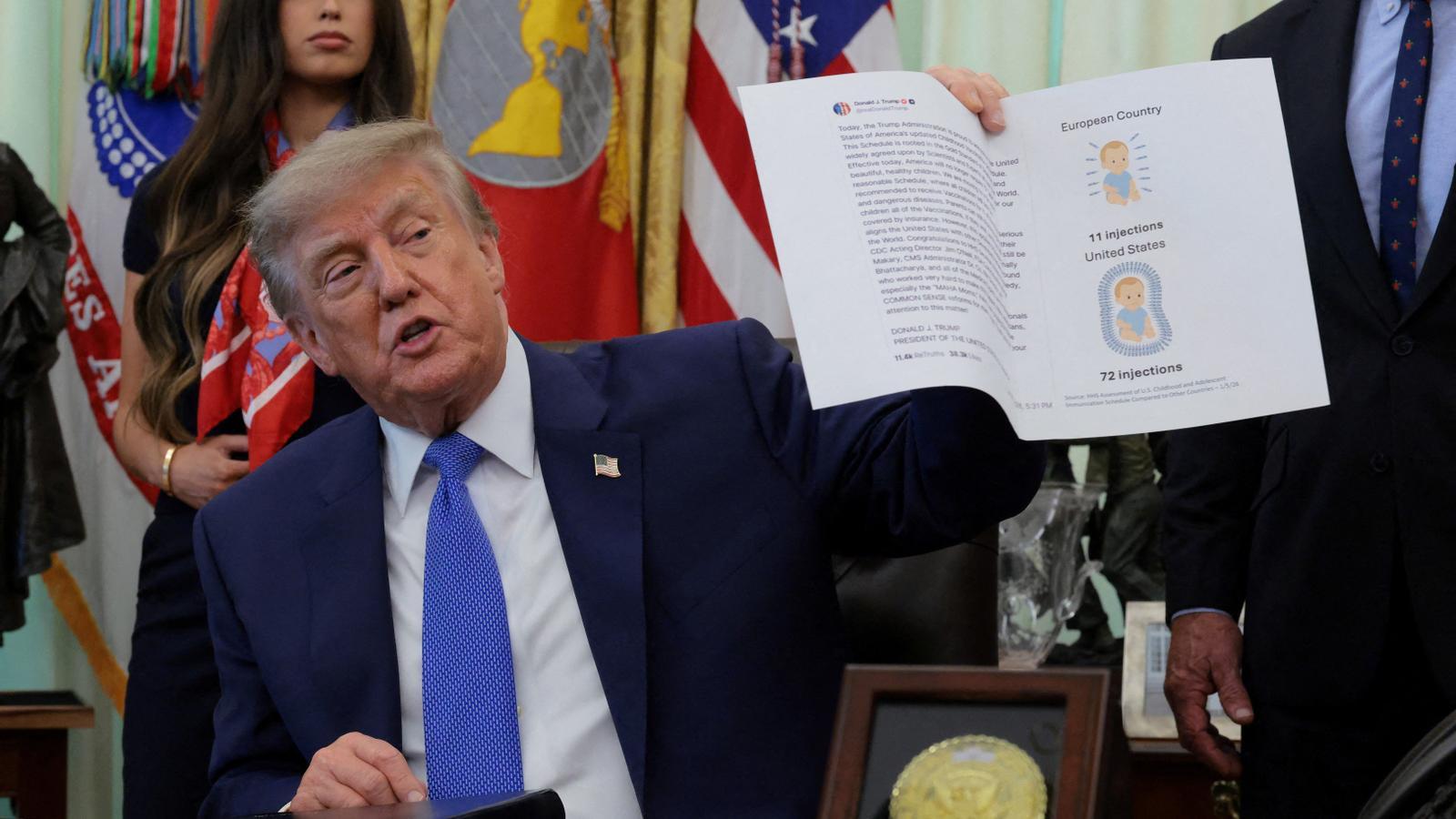 Trump during the signing of the decree to reduce childhood vaccination in the country