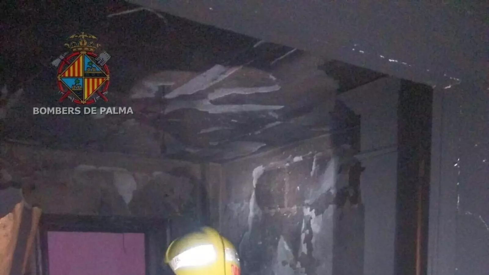 Un home de 80 anys sofreix cremades greus en l'incendi d'un pis a Palma