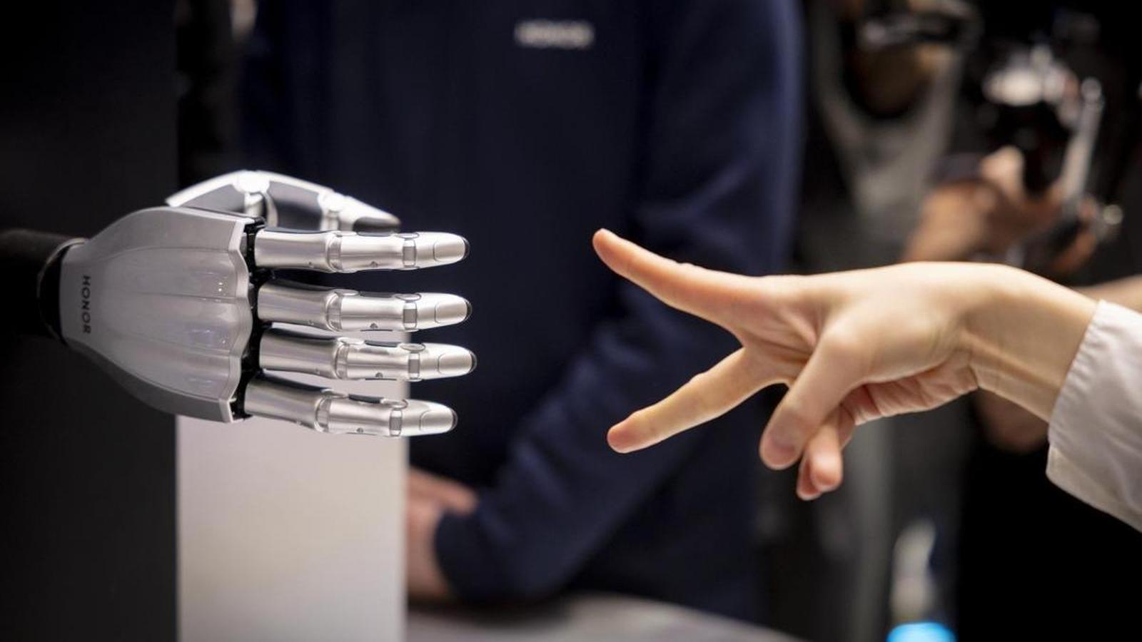 Mano robótica en el Mobile World Congress 2026.