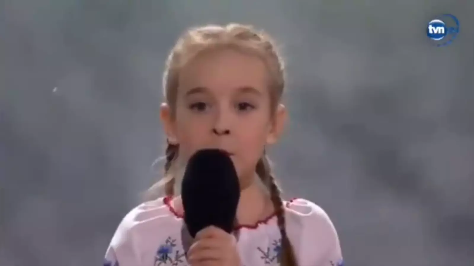 La veu dolça que consolava un búnquer a Kíiv.