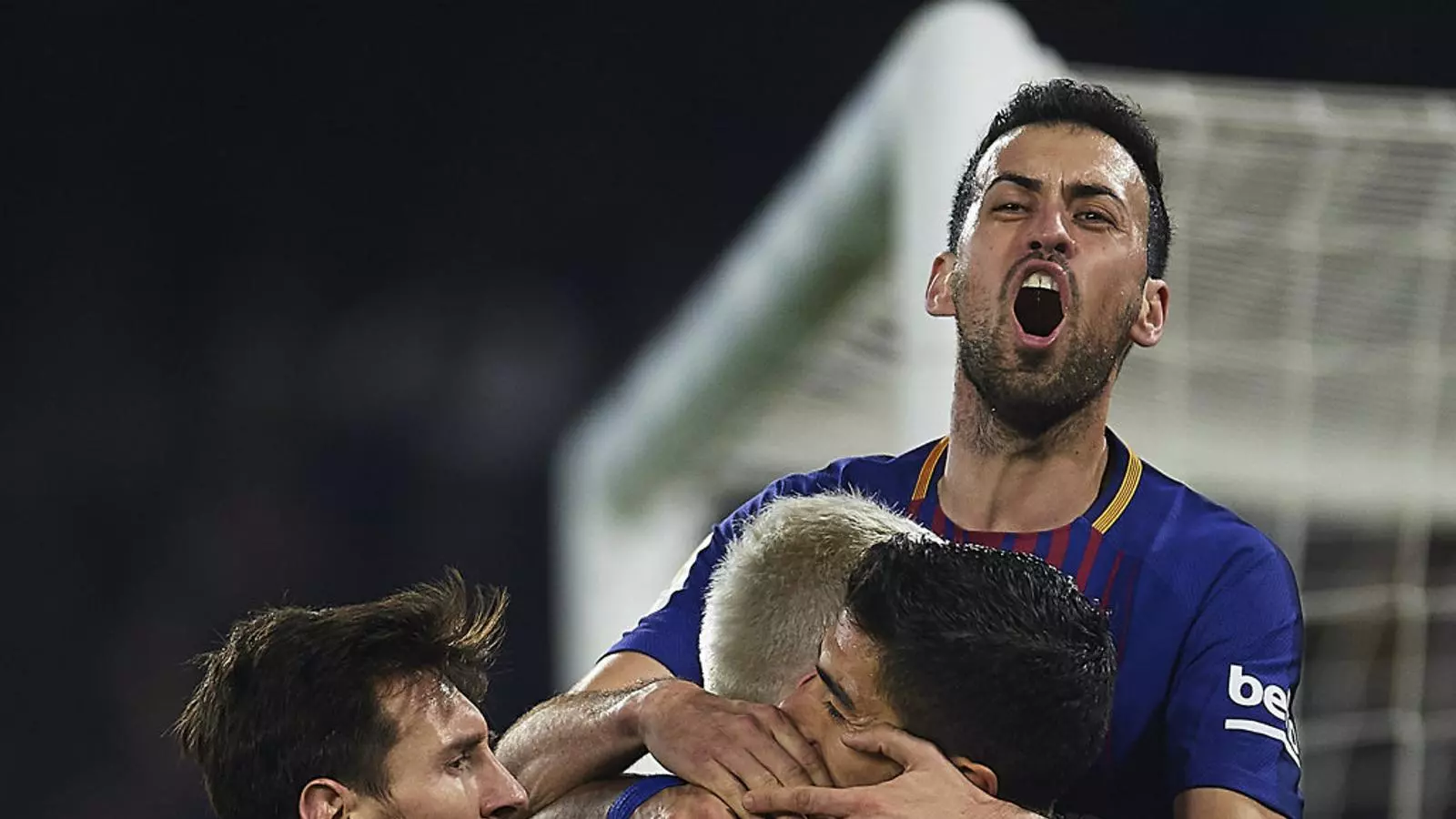 Leo Messi, Luis Suárez, Ivan Rakitic i Sergio Busquets, celebrant un dels cinc gols del Barça contra el Betis.