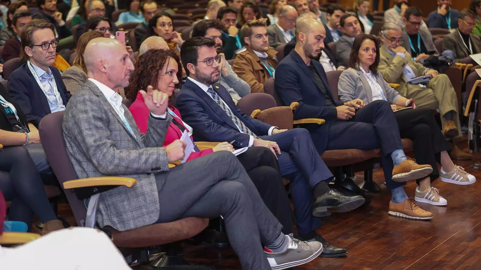 El fundador i la consellera delegada de Ship2B, Xavi Pont i Clara Navarro; al costat del president de la Generalitat, Pere Aragonès.