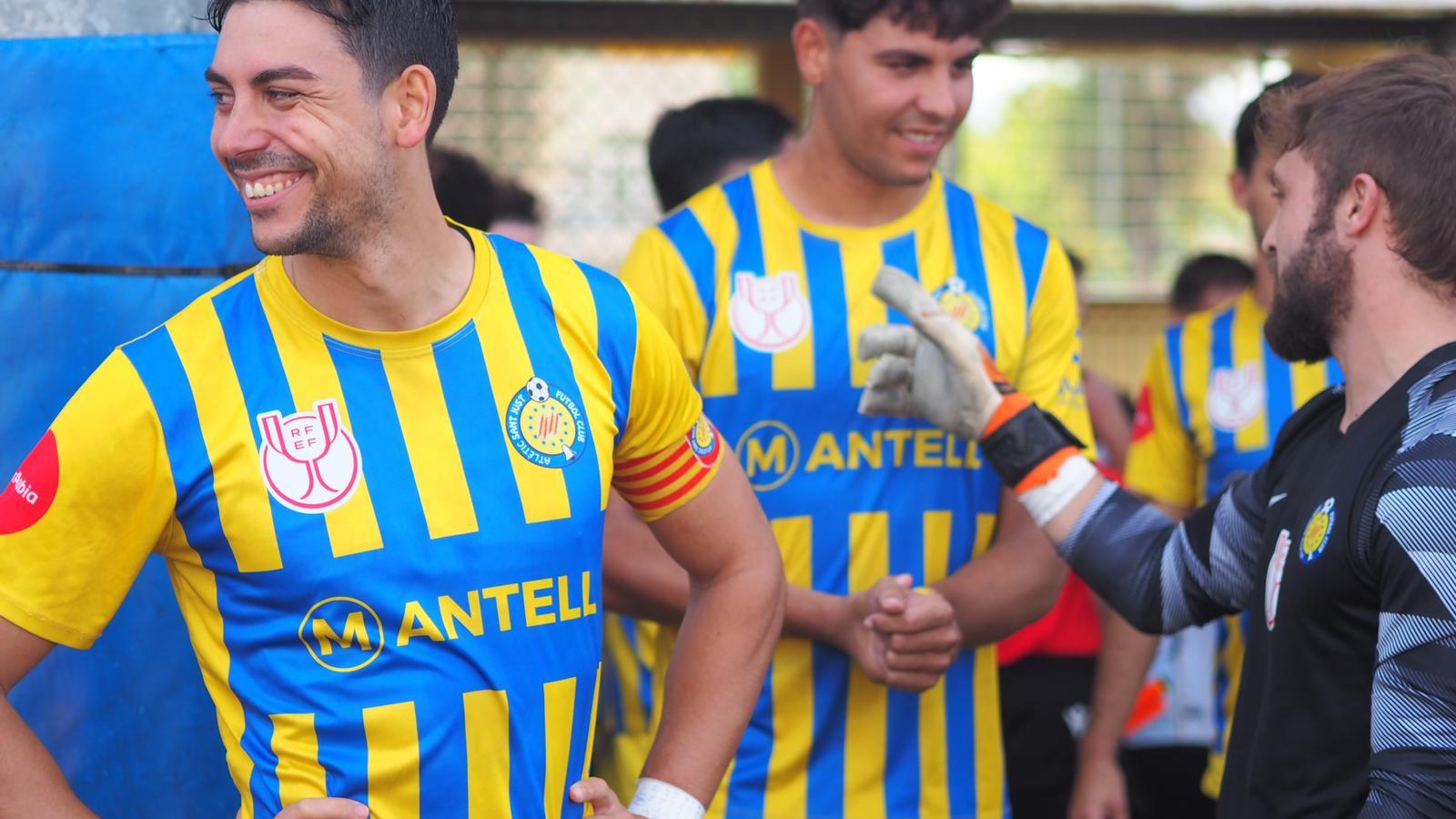 El capitán Alex Palacios con el parche de la Copa del Rey en la camiseta.