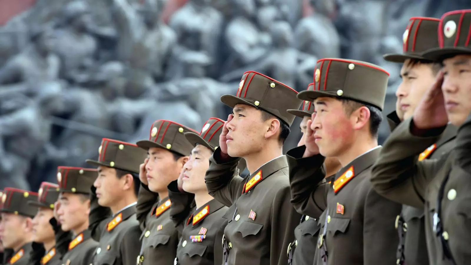 Soldats nordcoreans durant la celebració del 85è aniversari de la creació de l'exèrcit del país.