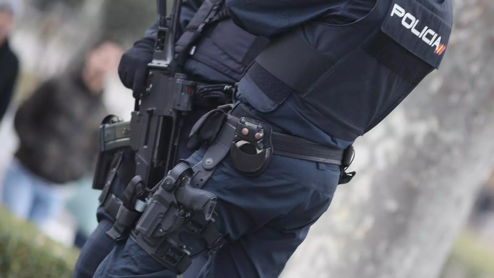 Dos agents de la Policia Nacional.
