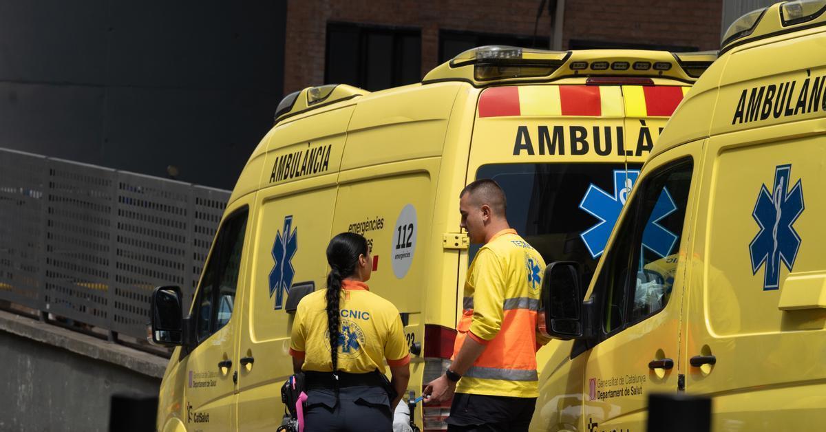 Desallotjat un edifici a Barcelona per una explosió de butà que ha causat un incendi
