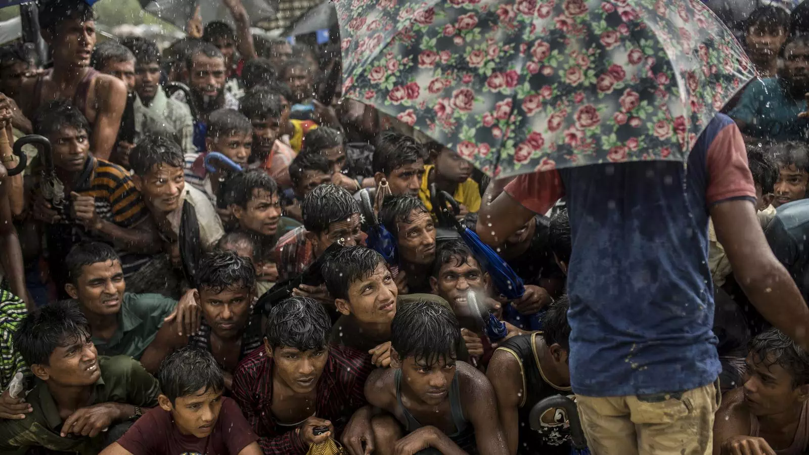 Cues per recollir el menjar al camp de refugiats de Balukhali (Bangladesh).