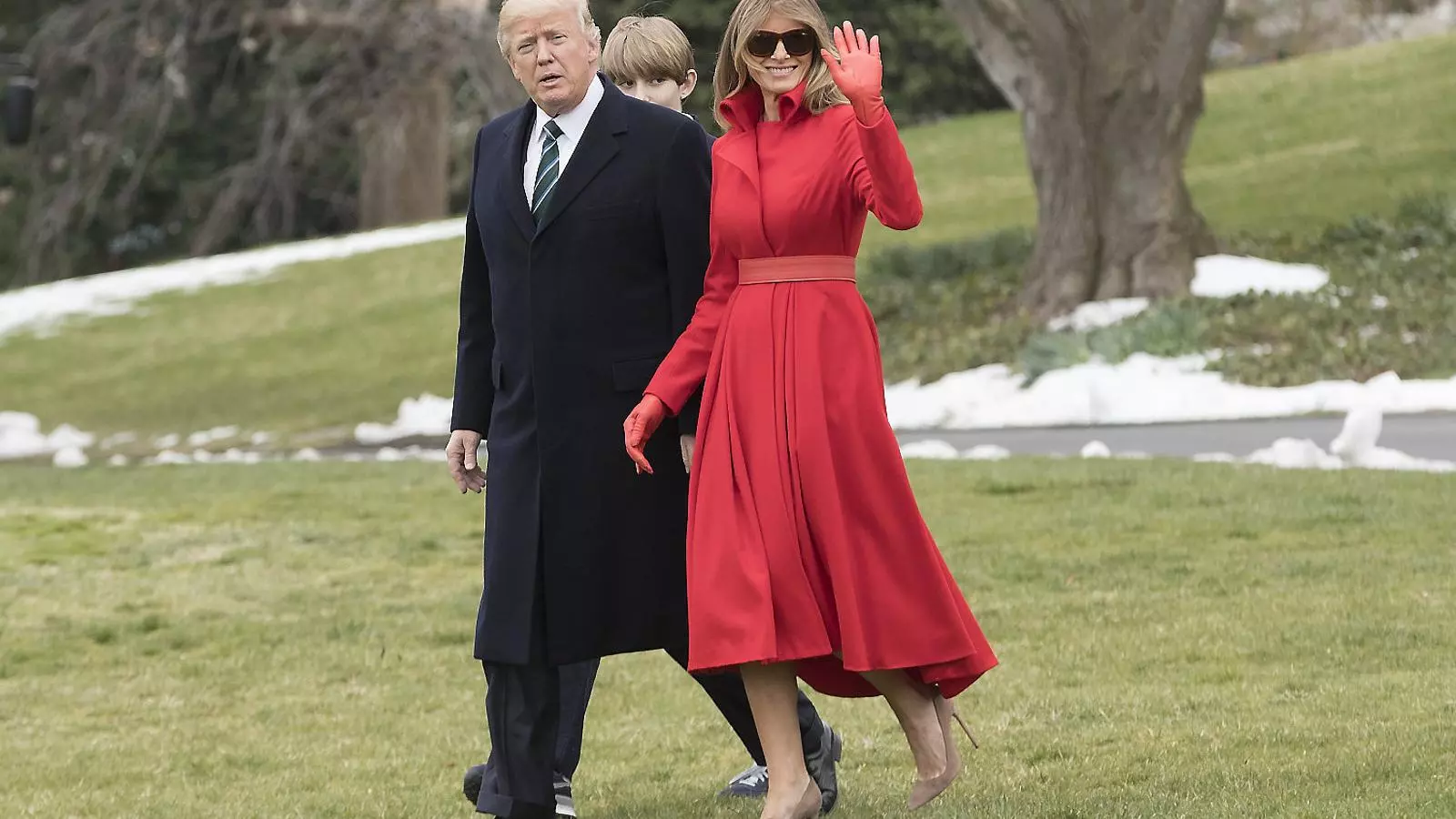 Donald Trump serà avi
Per novena vegada, cosa que Significa que Melania serà
Iaiastra i que el seu fill Barron (al darrere) serà oncle.