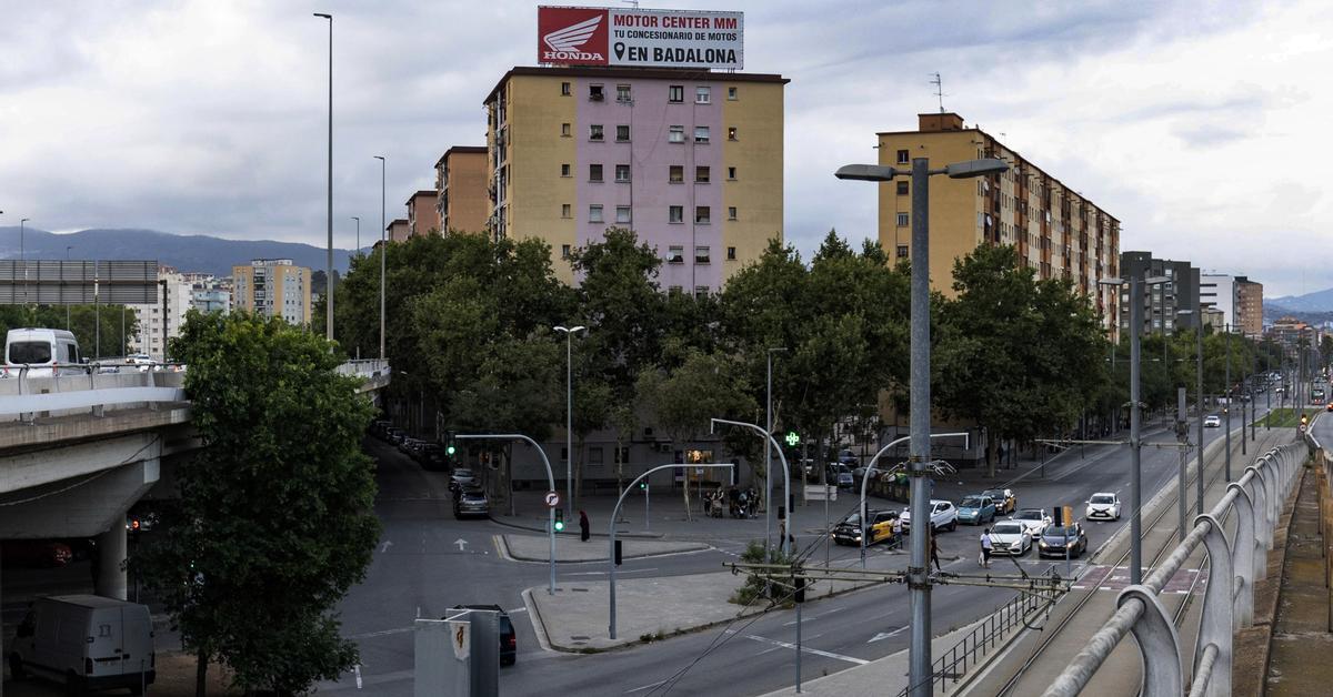 Una menor de 10 anys ha resultat ferida de bala aquest diumenge al vespre en un tiroteig al barri de Sant Roc de Badalona. Els Mossos d'Esquadra han rebut l'avís...