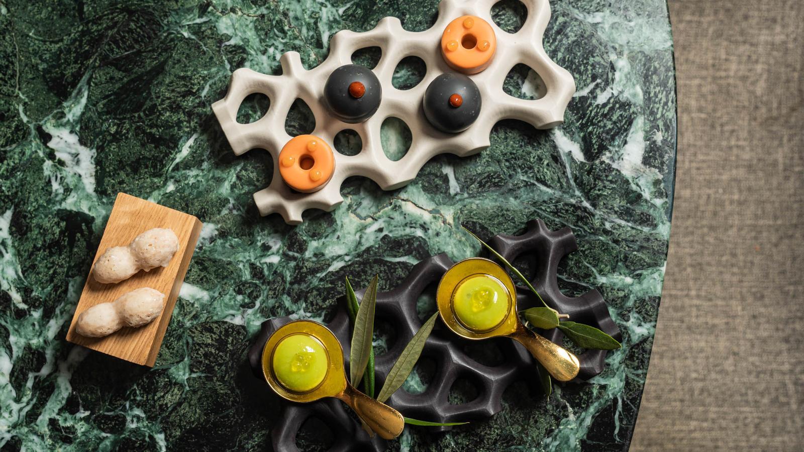 The "vermouth" in the form of snacks served at Dvisi.