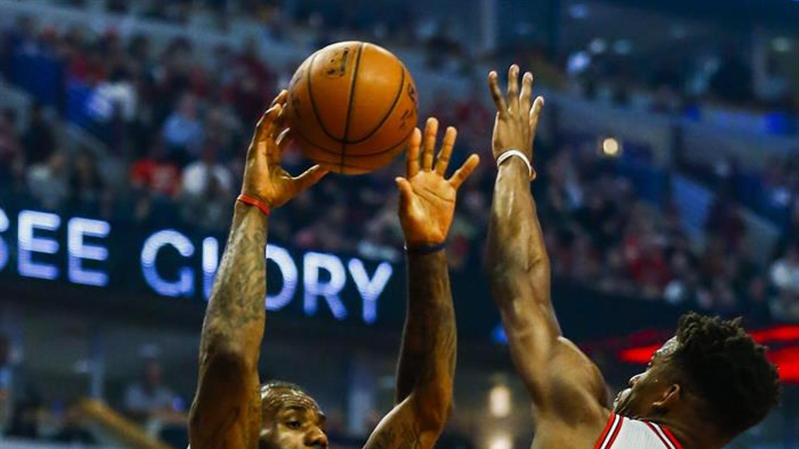 LeBron James davant Bulls en el sisè Bulls-Cavaliers / EFE