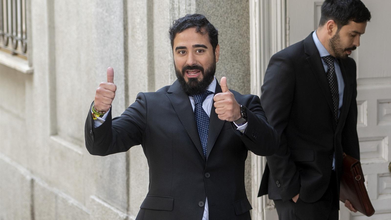 Alvise Pérez arriving at the Supreme Court on June 5, 2025 to testify about the dissemination of a false PCR test result for Salvador Illa