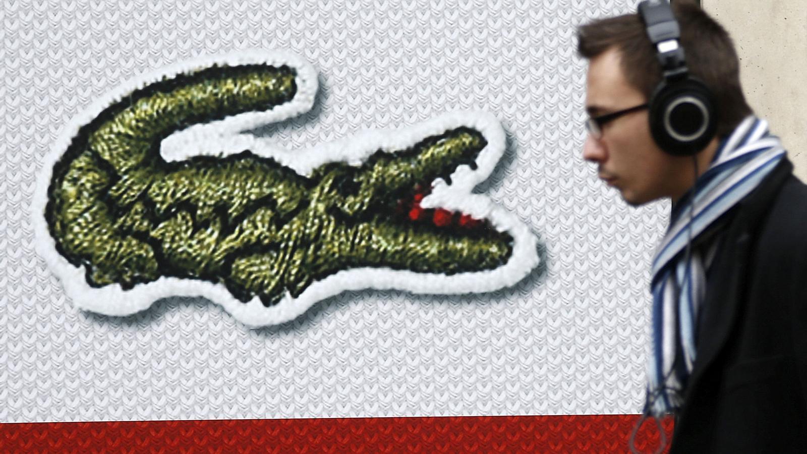 COL·LABORACIÓ  HISTÒRICA 
 Basi tenia llicència de disseny i fabricació per a Lacoste a Espanya des del 1962. Només mantindrà la comercial.