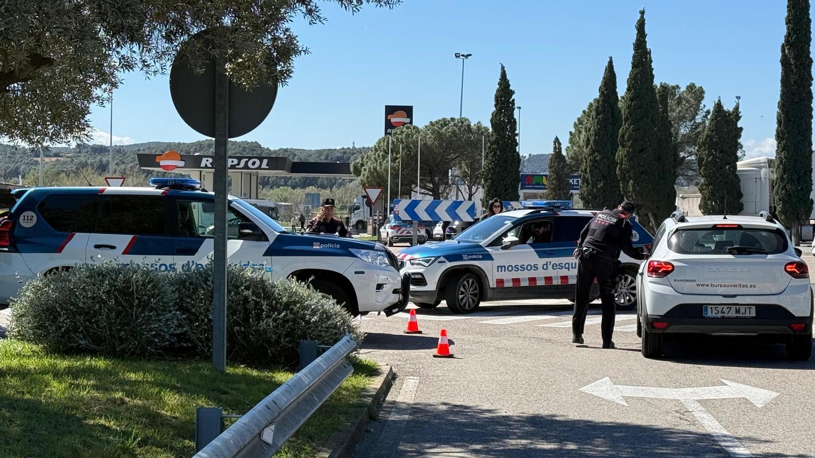 Un dels controls dels Mossos a l'AP-7 aquest divendres.