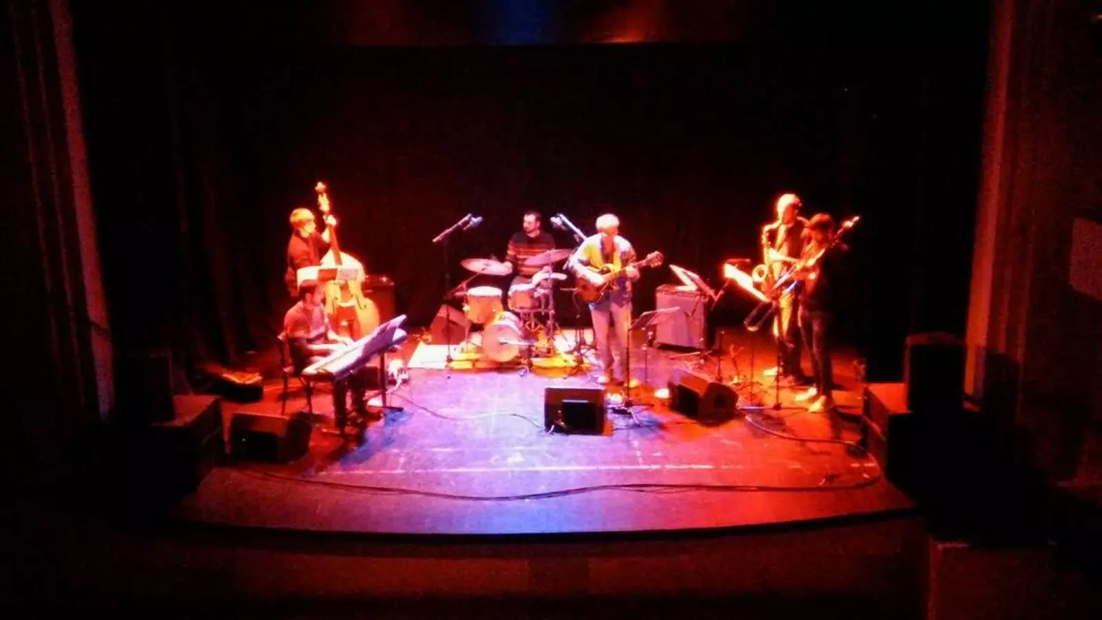 Toni Miranda & The Jazz Fingers actuaren a Sa Societat de Calvià.
