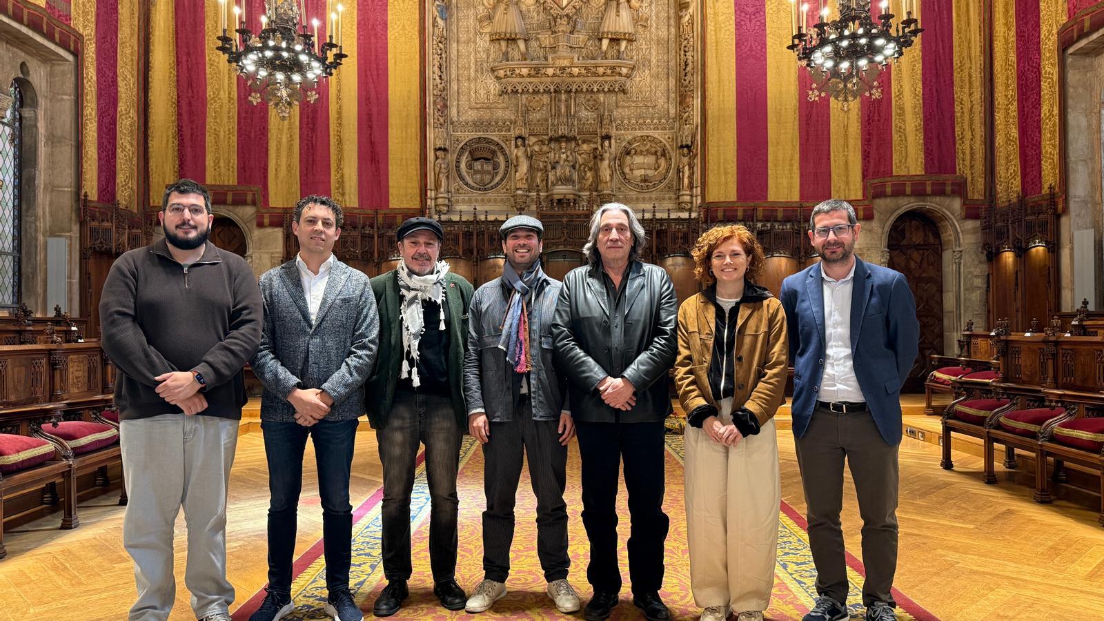 Representantes de los grupos municipales y de Barnasants.