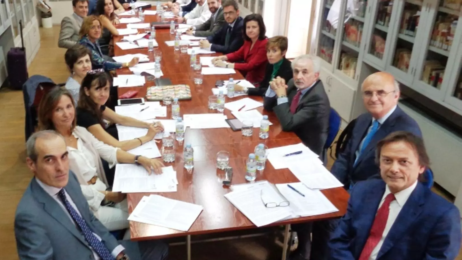 La comissió que ha elaborat les mesures legals i socials contra la corrupció. TRANSPARÈNCIA INTERNACIONAL