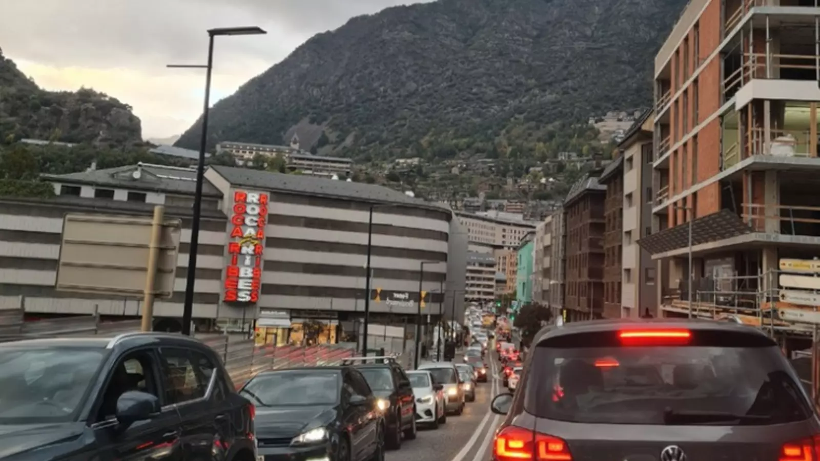 Cues al centre.