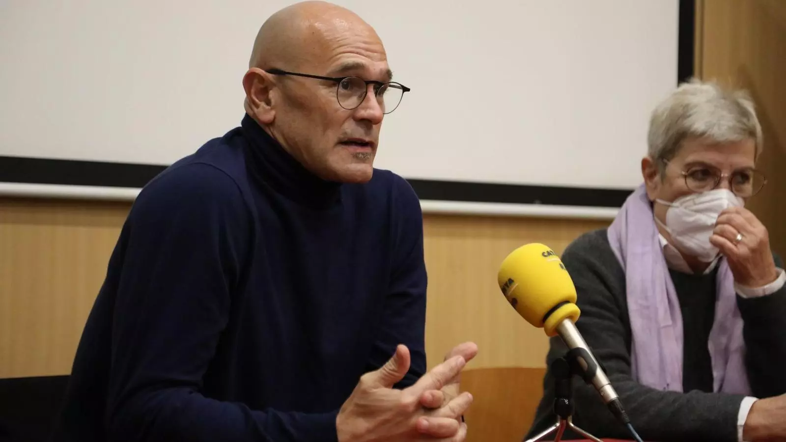 Raül Romeva, durant la roda de premsa d'aquest dijous a Can Alcover.