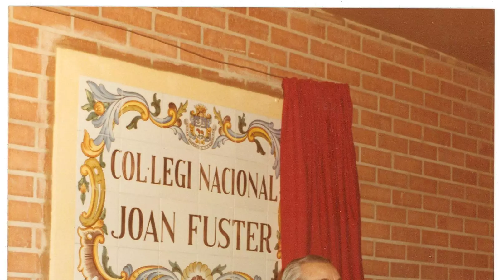 Fuster, en la inauguració d'un col·legi que portava el seu nom