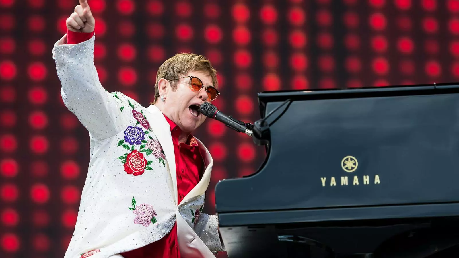 Elton John serà un dels cinc nominats a millor cançó que tocaran a la gala.