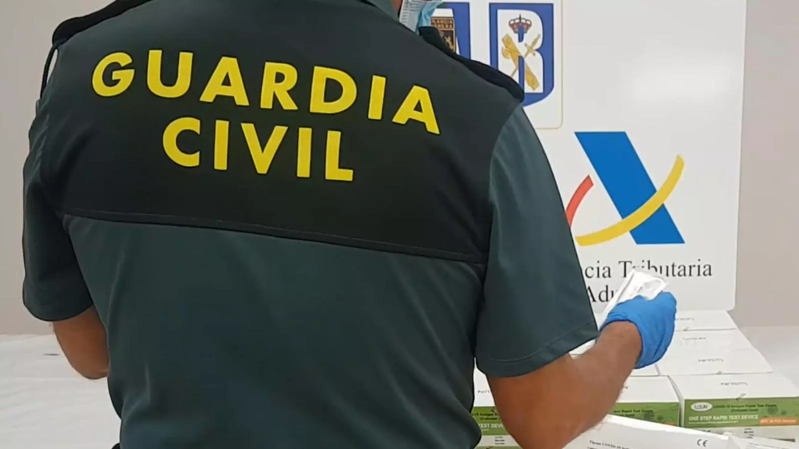 Tests de covid-19 requisats a l'aeroport de Palma.