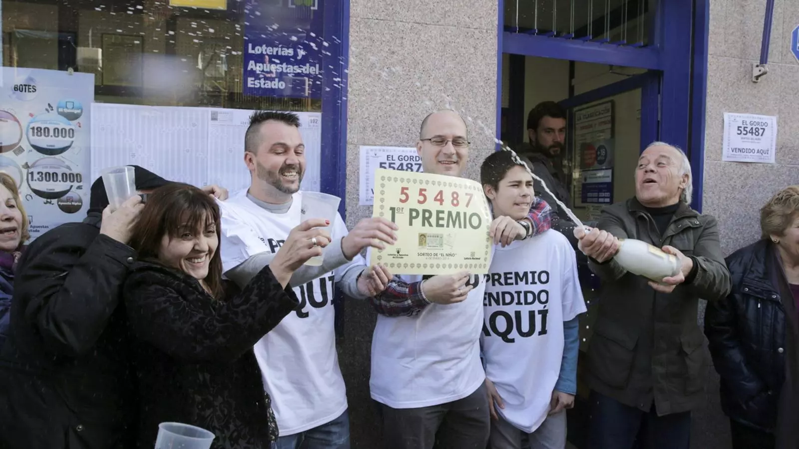 Guanyadors del primer premi del sorteig de Reis a Leganés / EFE