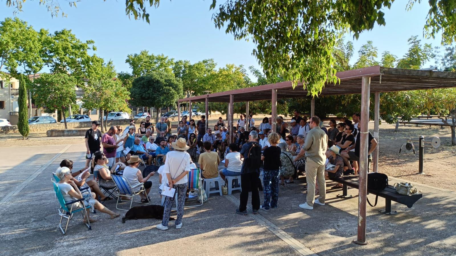 Los asistentes acordaron asistir a la protesta del próximo lunes ante el Parlament