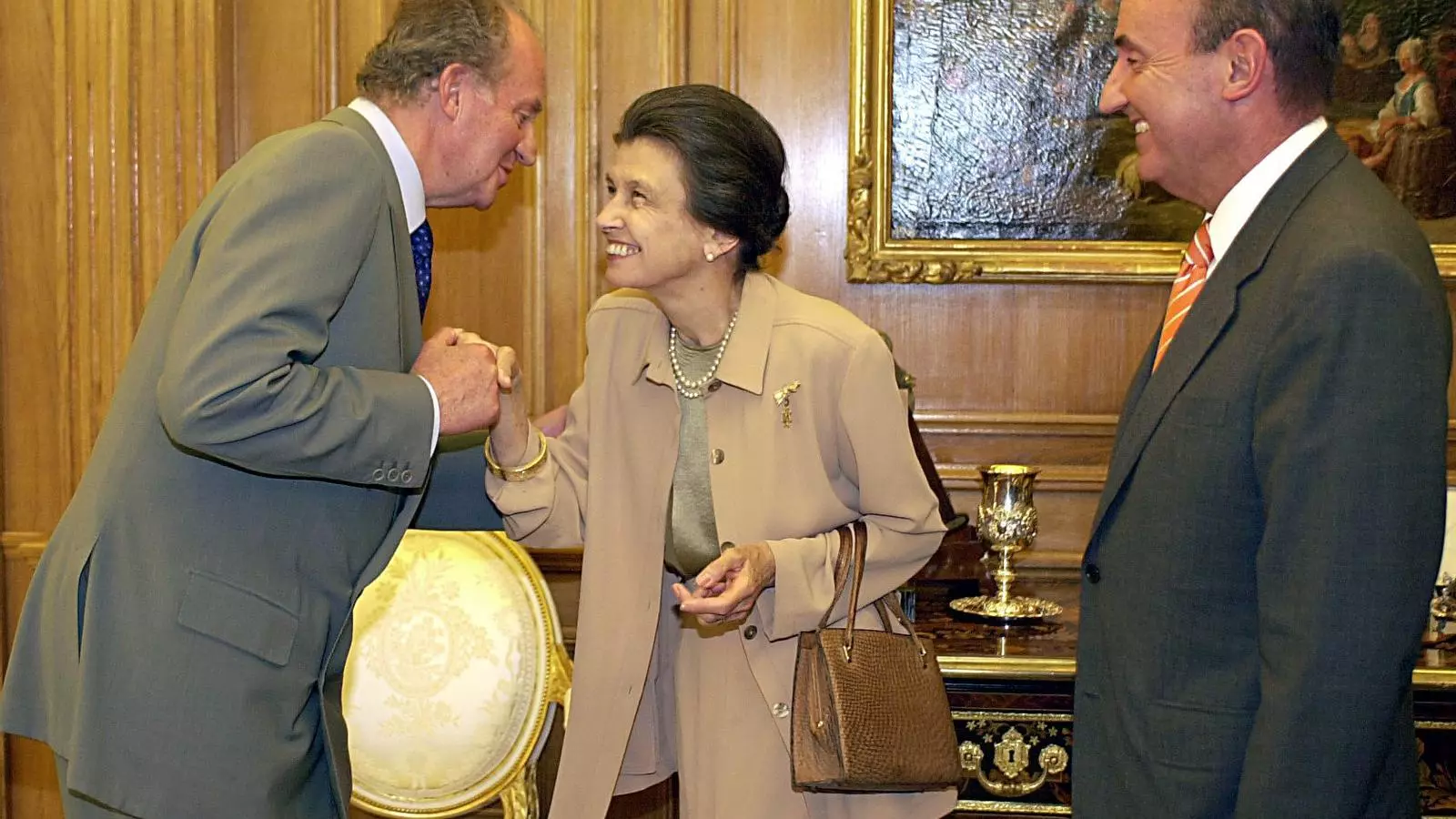 Helena Cambó en un acte al Palau de La Zarzuela amb el rei Joan Carles i Miquel Roca Junyent, l'any 2002