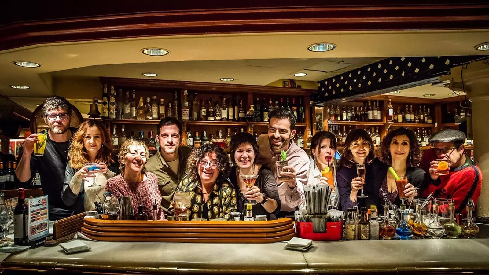 L'equip de 'T'estimo si he begut' al Campari Milano Bar de Barcelona durant la presentació de l'espectacle