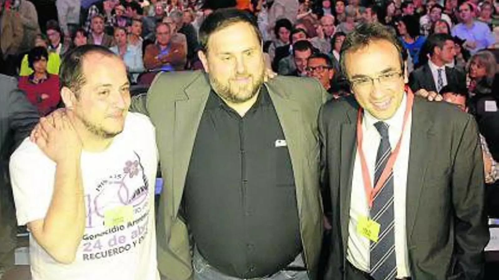 David Fernàndez (CUP), Oriol Junqueras (ERC) i Josep Rull (CDC) van voler mostrar una imatge d’unitat a l’acte del Sant Jordi.