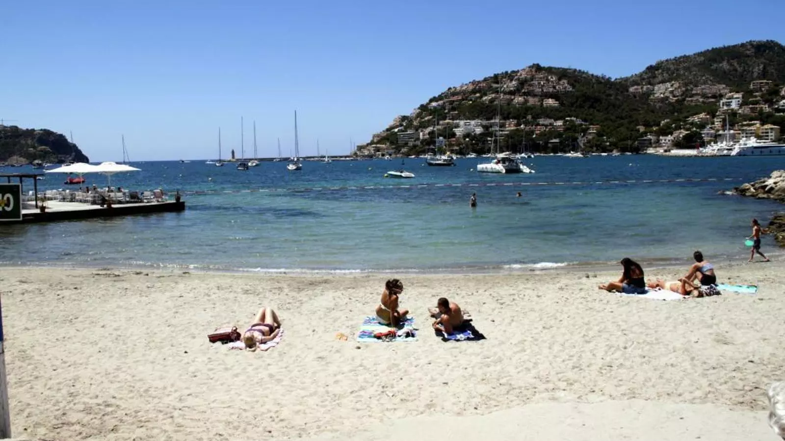 Sant Elm presenta un aspecte singular en plena temporada
