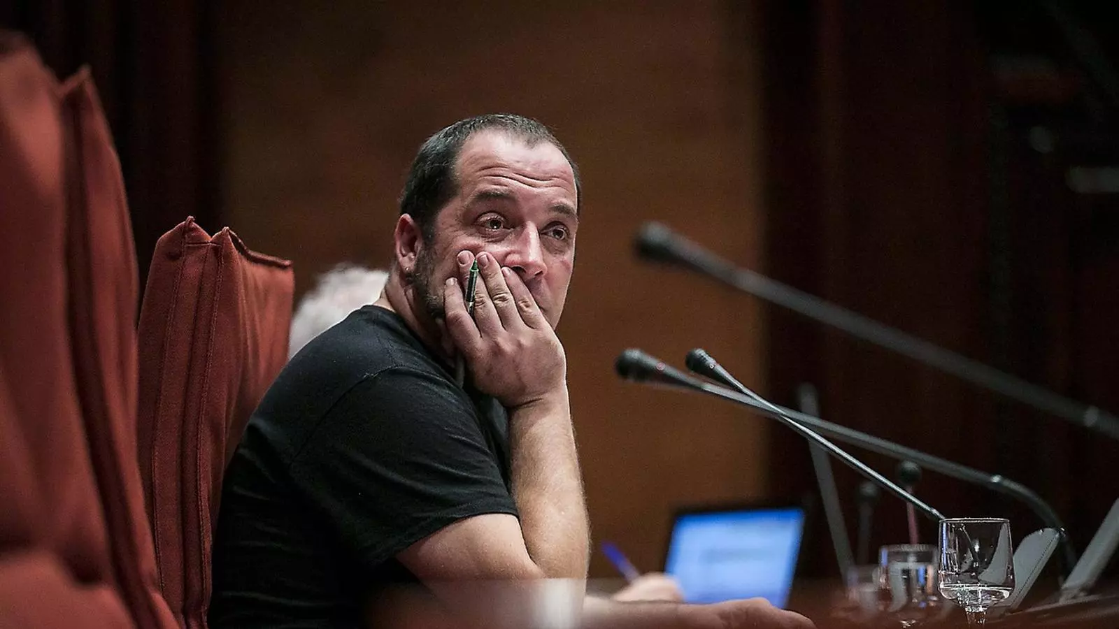 DOS ANYS DE RECONEIXEMENT Des de que va entrar al Parlament, David Fernàndez ha sigut un dels polítics catalans més ben valorats. Al novembre va ser el dirigent amb millor puntuació.