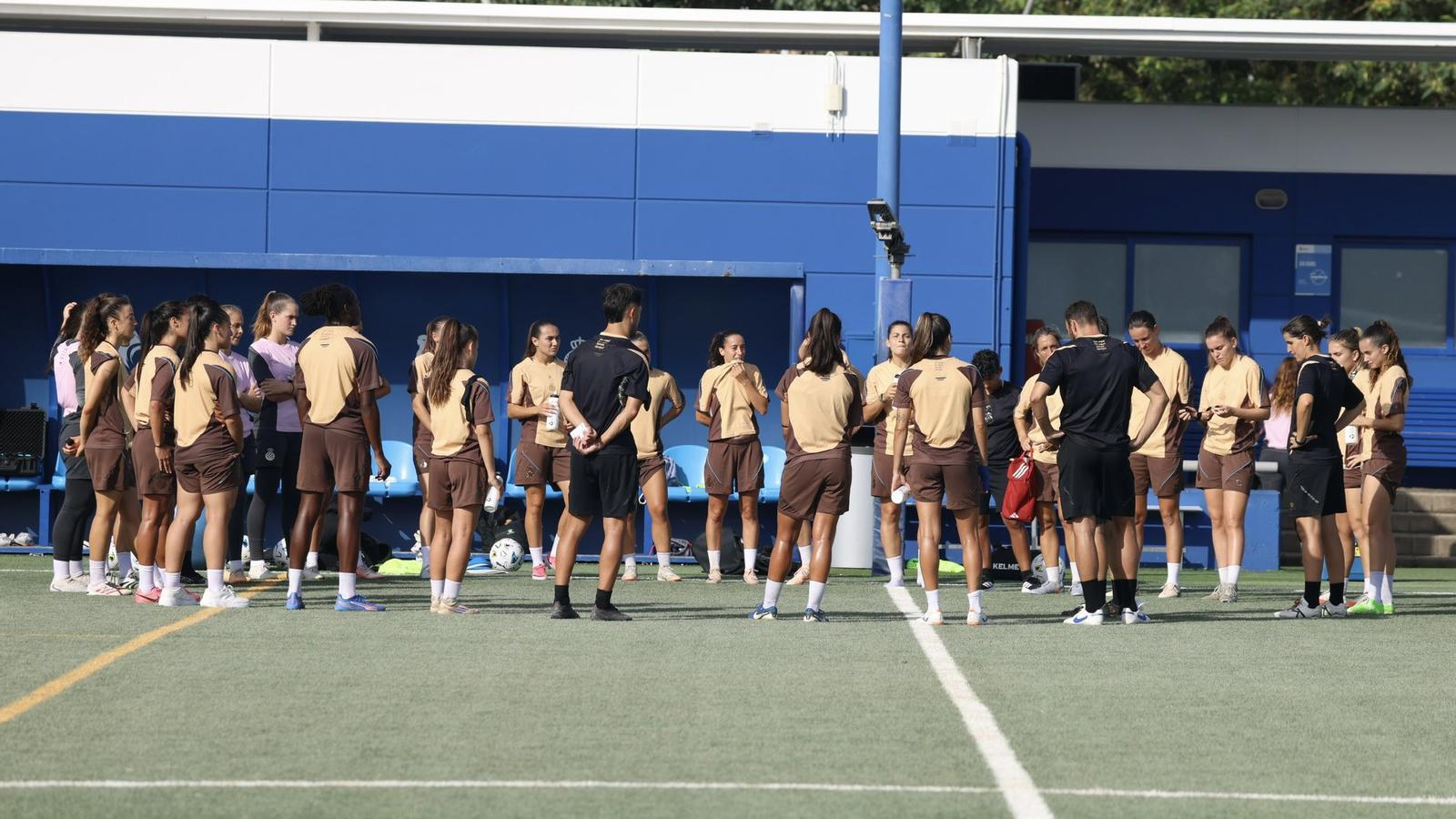 The women's Espanyol in a training session prior to the Liga F debut