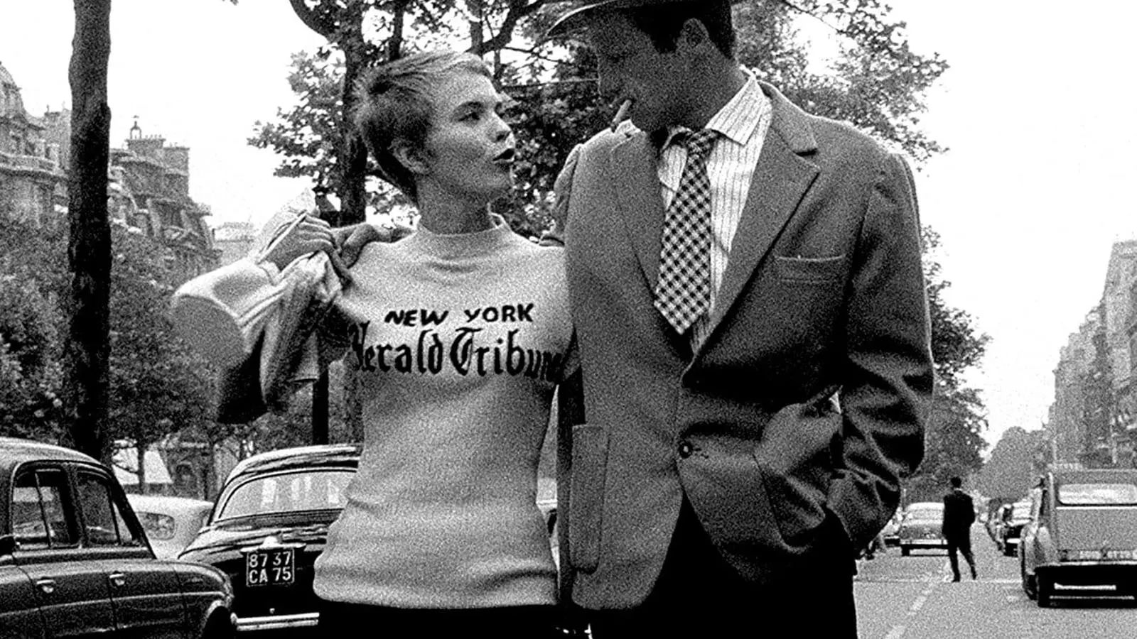 Jean Seberg amb samarreta amb Jean-Paul Belmondo a 'Al final de la escapada'